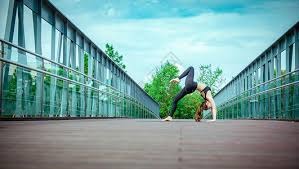 卡斯尔成马刺队史第三位在21岁以下得到30+10+5的球员